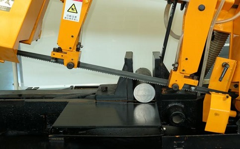 马边数控带锯床自动送料精度会出现偏差吗？